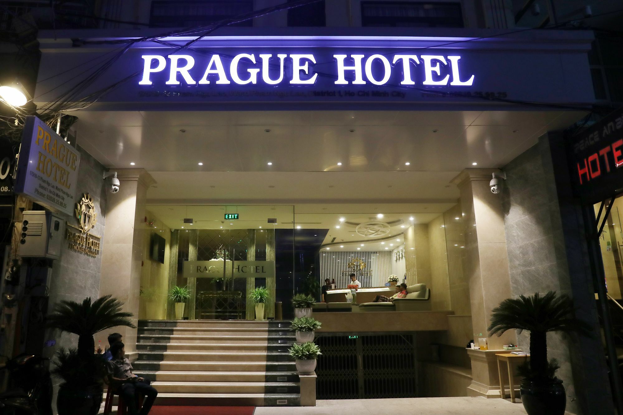 Prague Hotel Хошимин Екстериор снимка